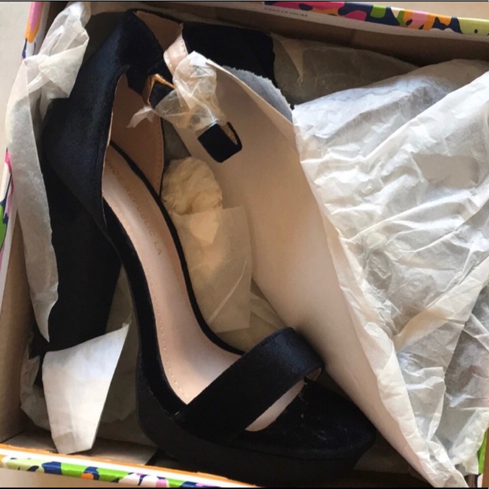 Heels - Picture 2 of 3